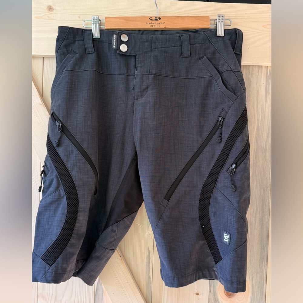 Raceface men’s mountain bike shorts
